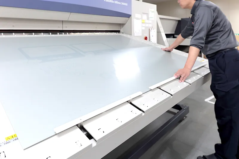 機械を操作する様子